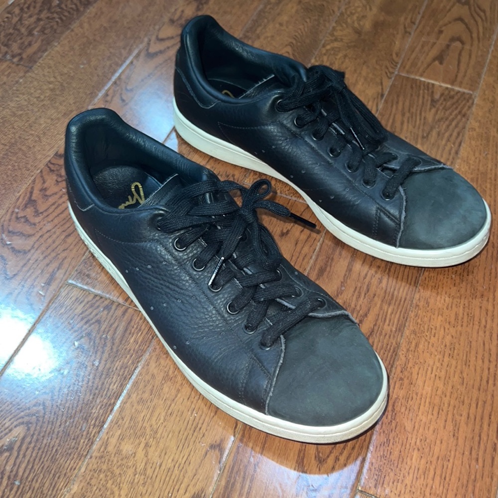 ADIDAS STAN SMITH PREMIUM SPECIAL BLACK OUT SIZE 10.